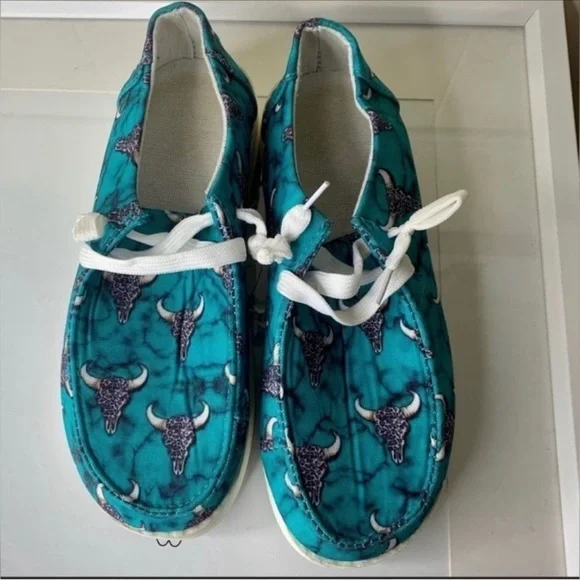 Fashion Sneakers - Lightweight Turquoise Cow Skull Print - Picture 2 of 4